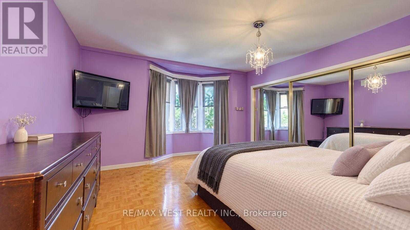 396 BARTLETT AVENUE N - 28