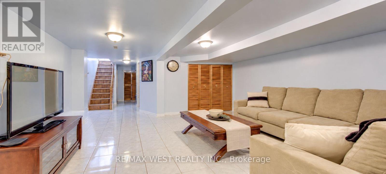 396 BARTLETT AVENUE N - Image 36