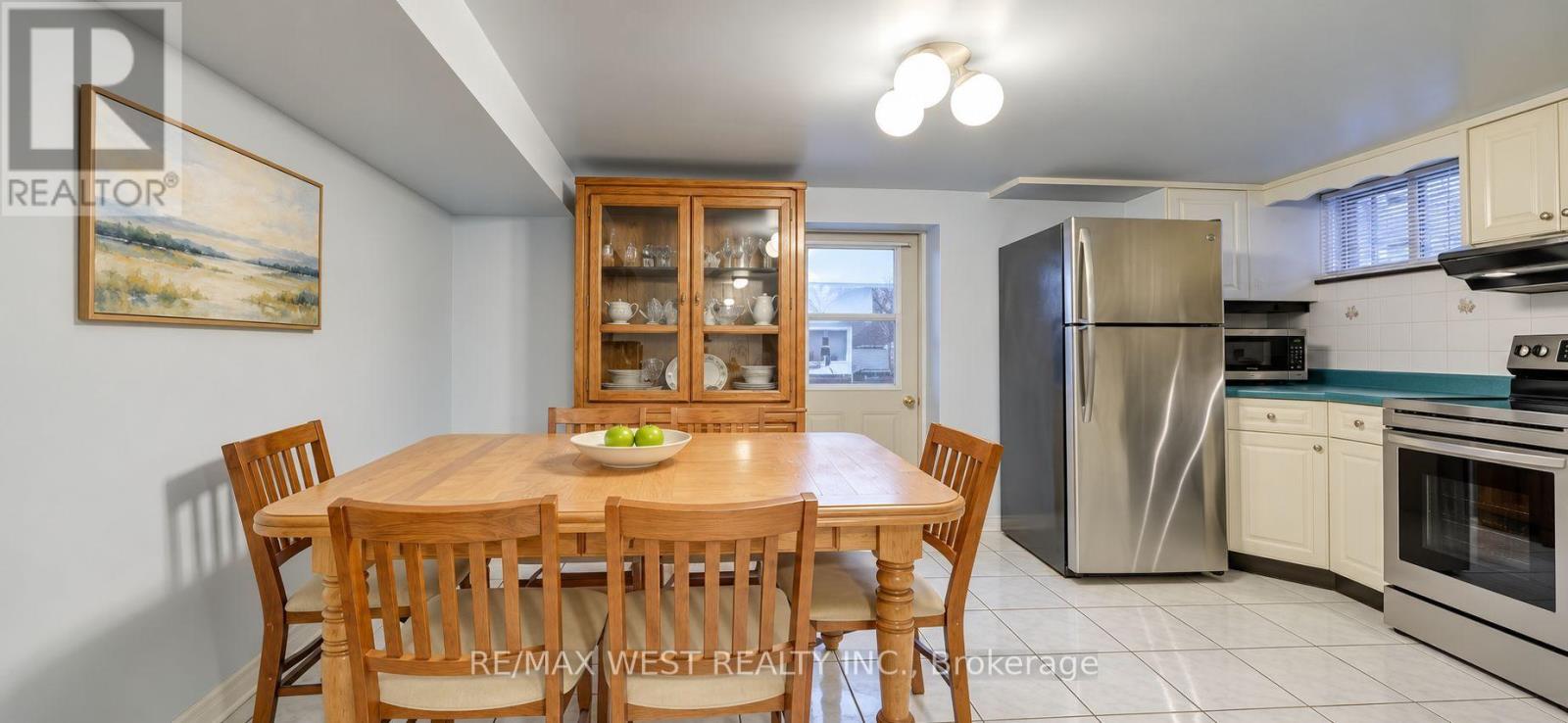 396 BARTLETT AVENUE N - Image 38