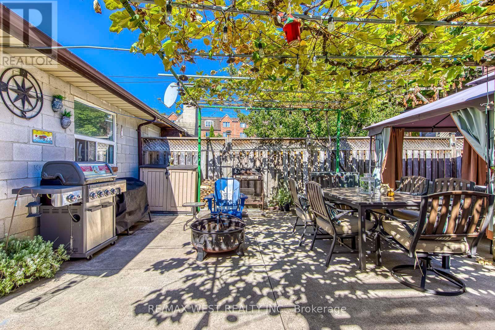 396 BARTLETT AVENUE N - 45