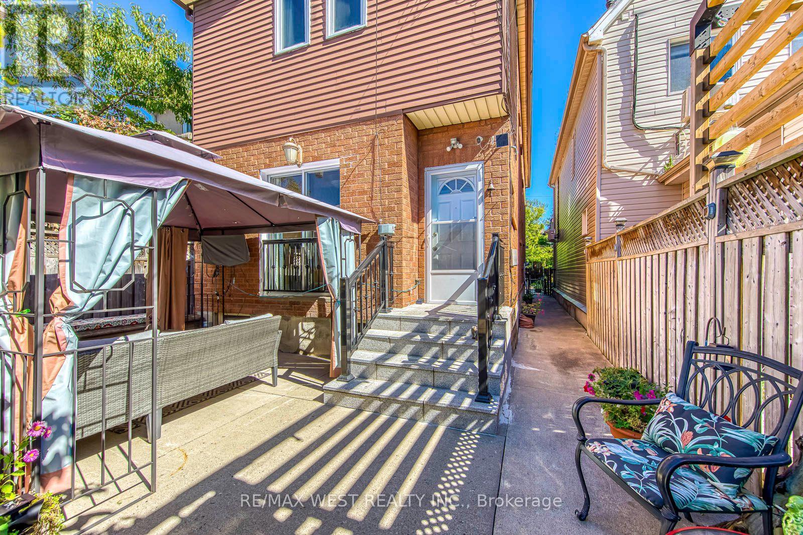 396 BARTLETT AVENUE N - Image 47