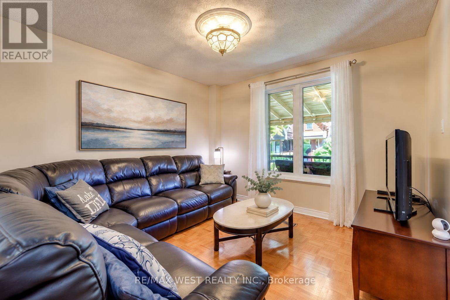396 BARTLETT AVENUE N - 9