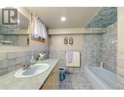 369 Bartlett Avenue N, Toronto, ON M6H3G7 Photo 41