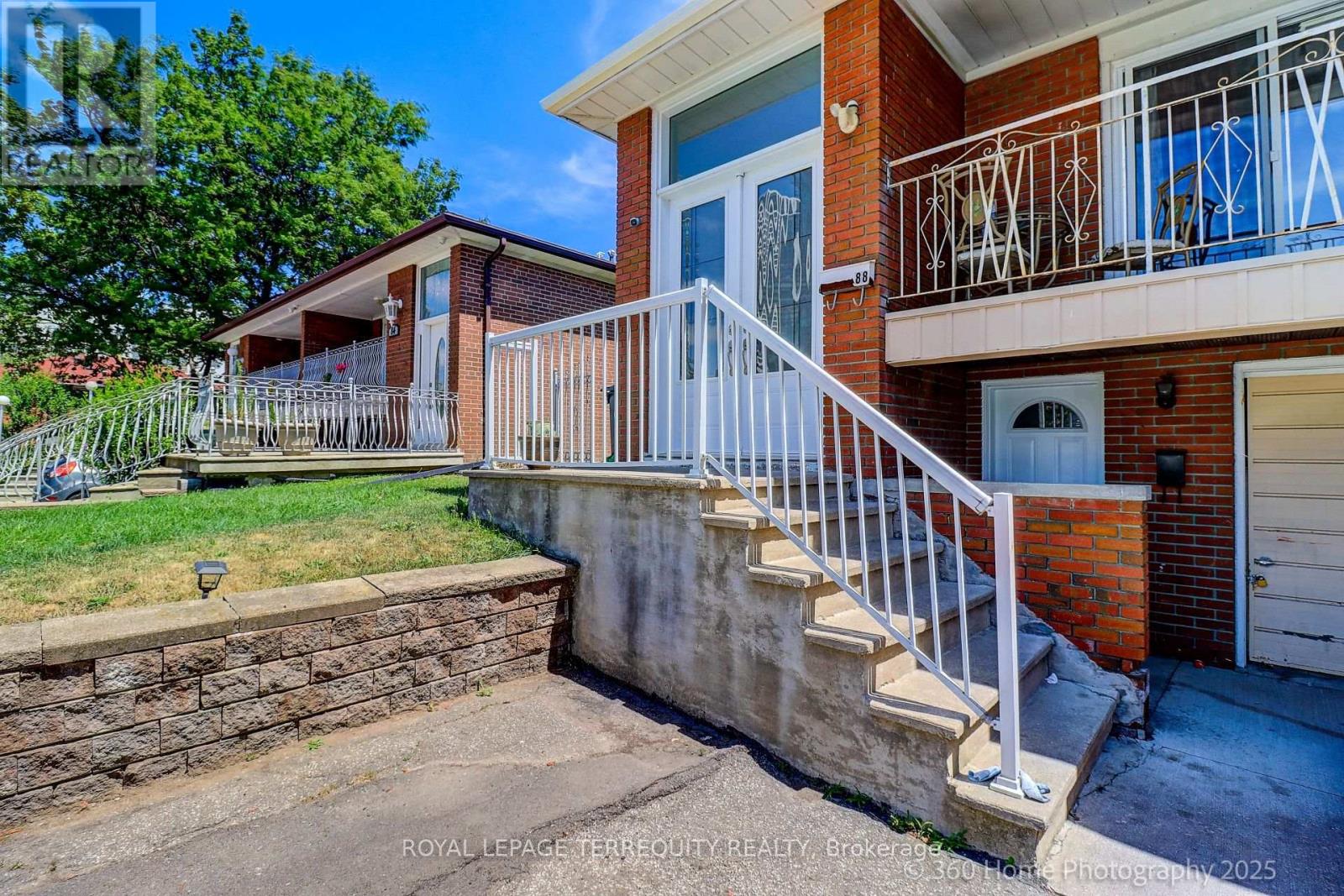 88 CENTRAL PARKWAY W, Mississauga (Fairview) — photo 2