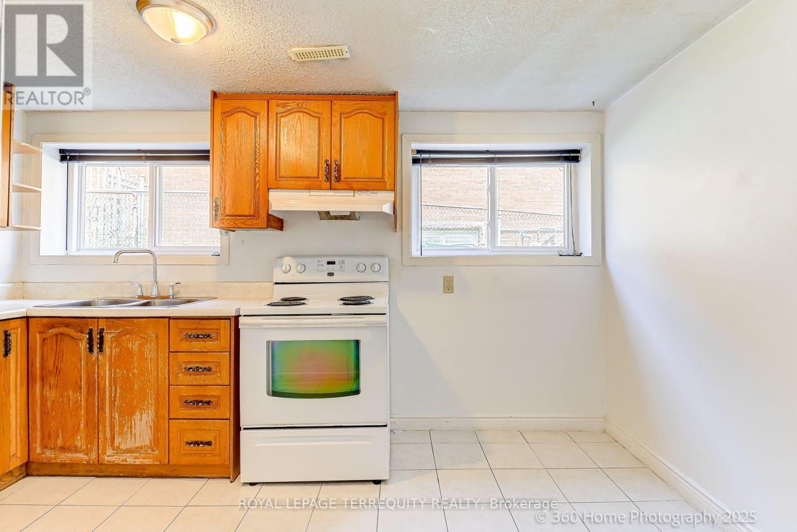 88 CENTRAL PARKWAY W - Image 25