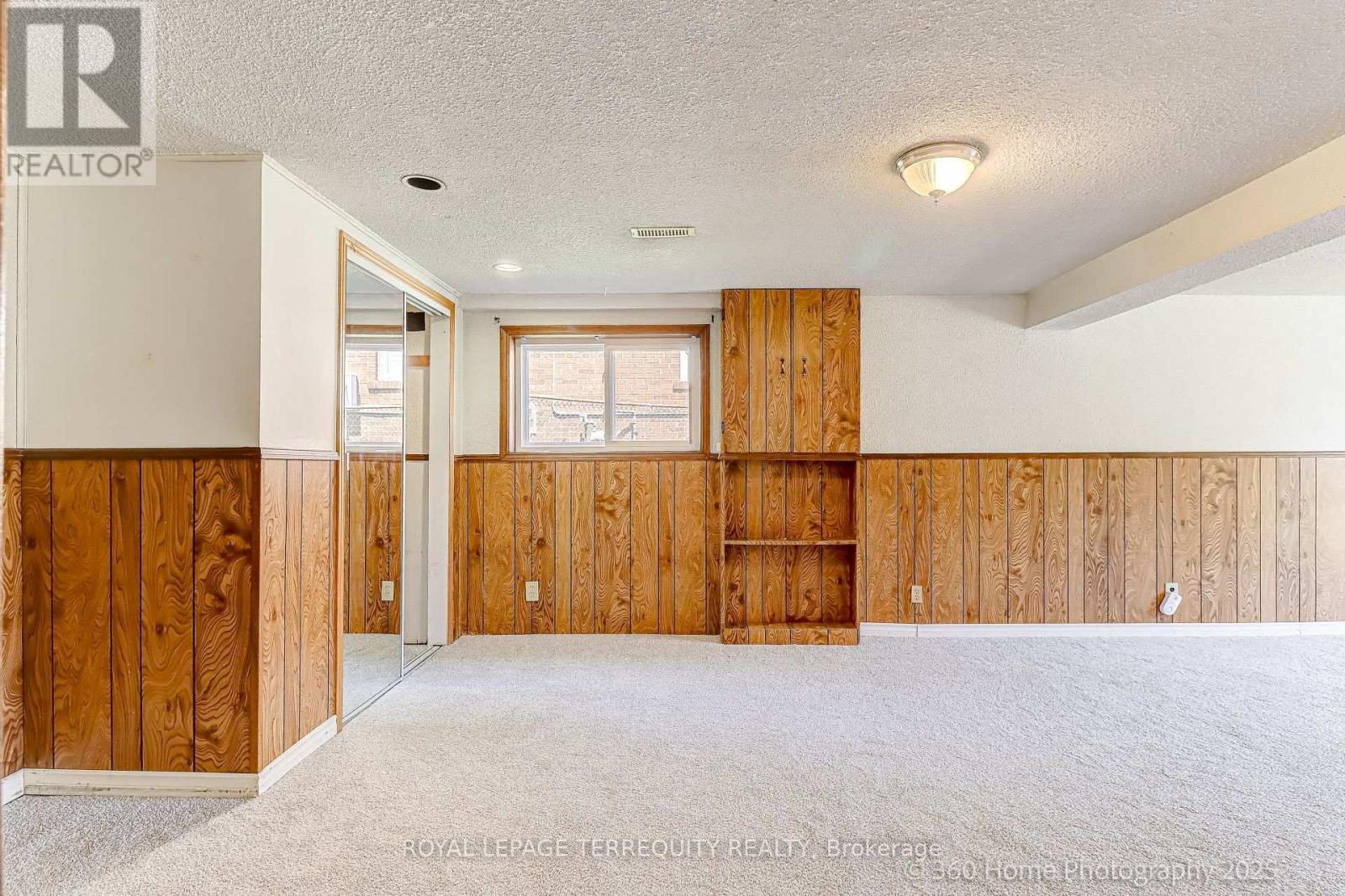 88 CENTRAL PARKWAY W - Image 27