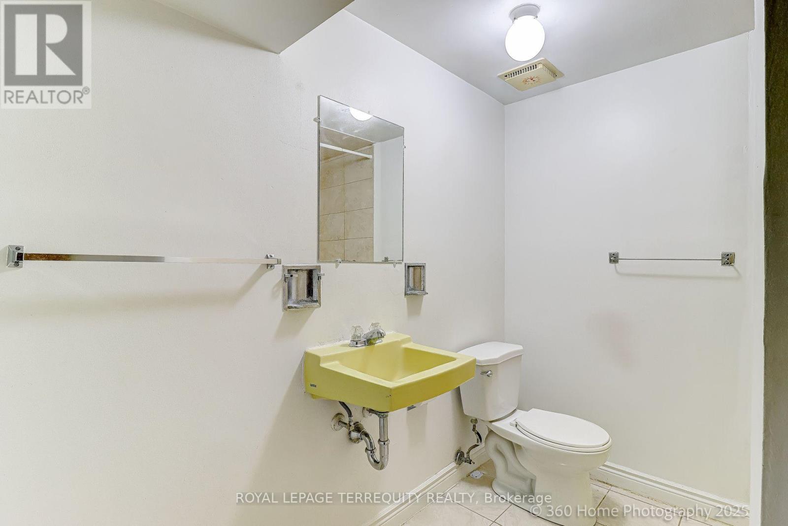 88 CENTRAL PARKWAY W - Image 37