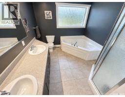 Kitchen - 715 18th Street Ne, Weyburn, SK S4H3M2 Photo 10