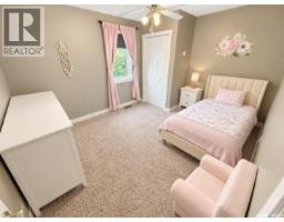 Dining room - 715 18th Street Ne, Weyburn, SK S4H3M2 Photo 11
