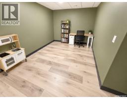 Primary Bedroom - 715 18th Street Ne, Weyburn, SK S4H3M2 Photo 15