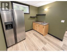 5pc Ensuite bath - 715 18th Street Ne, Weyburn, SK S4H3M2 Photo 16