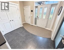 4pc Bathroom - 715 18th Street Ne, Weyburn, SK S4H3M2 Photo 7