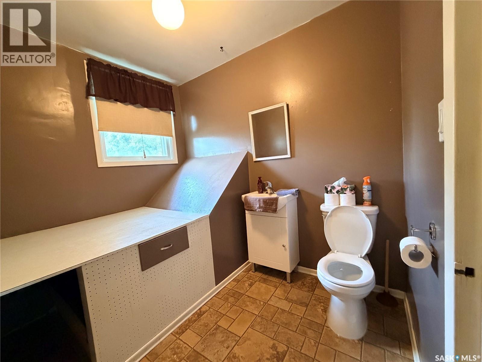 203 4th AVENUE E, Assiniboia — photo 13