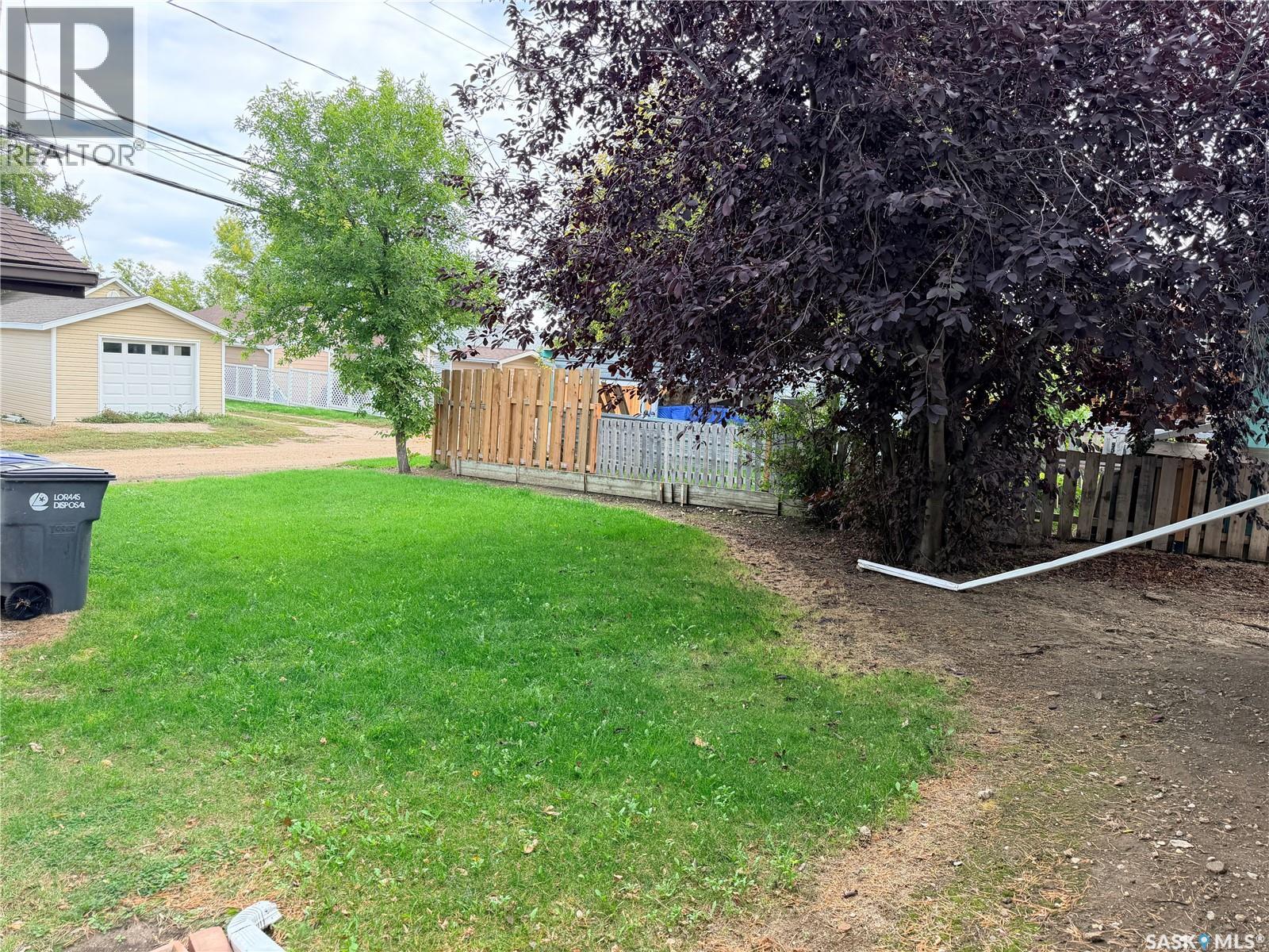 203 4th AVENUE E, Assiniboia — photo 34