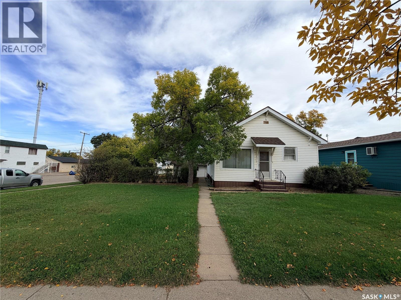 203 4th AVENUE E - 40