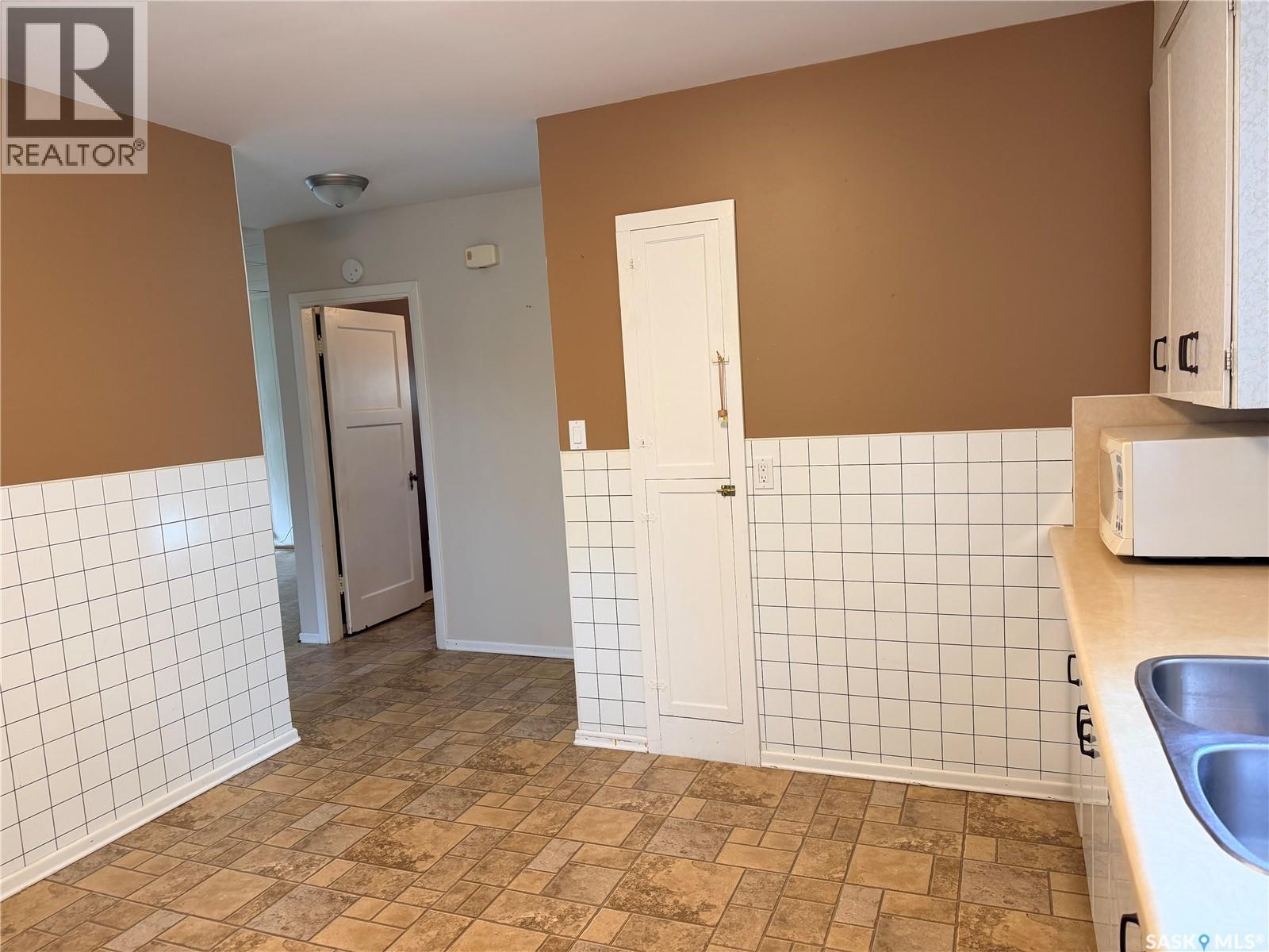 203 4th AVENUE E, Assiniboia — photo 5