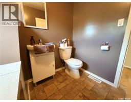203 4th Avenue E, Assiniboia, SK S0H0B0 Photo 11