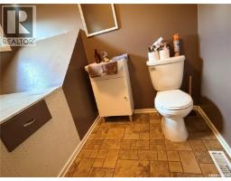 203 4th Avenue E, Assiniboia, SK S0H0B0 Photo 12