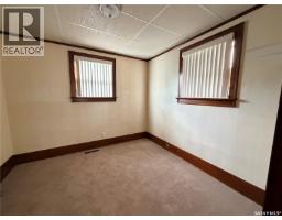 203 4th Avenue E, Assiniboia, SK S0H0B0 Photo 14