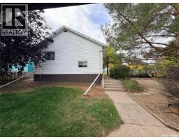 203 4th Avenue E, Assiniboia, SK S0H0B0 Photo 28