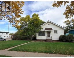 203 4th Avenue E, Assiniboia, SK S0H0B0 Photo 35