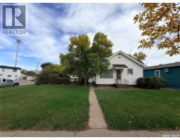 203 4th Avenue E, Assiniboia, SK S0H0B0 Photo 40
