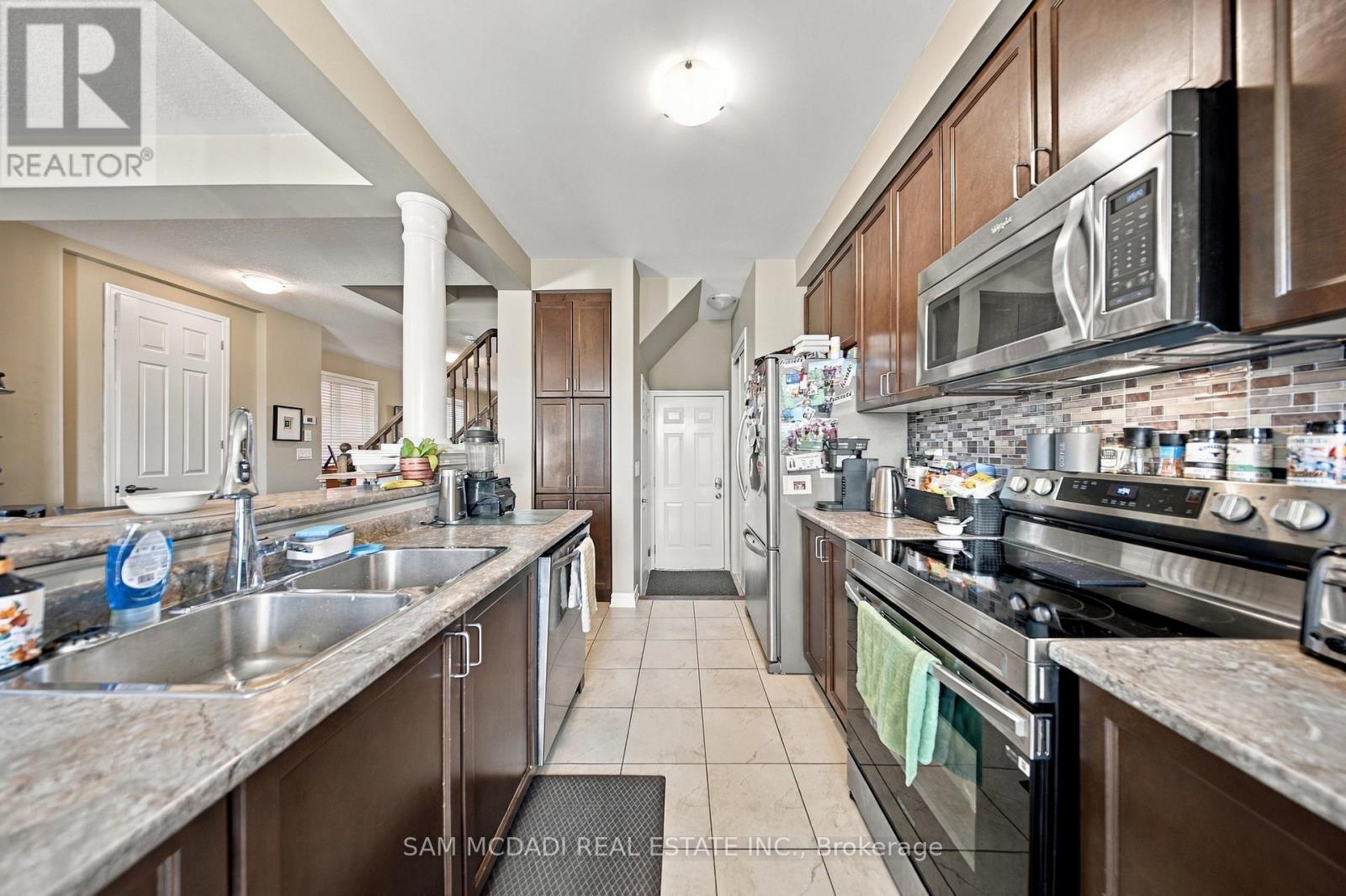 8 CELANO DRIVE, Hamilton (Waterdown) — photo 10