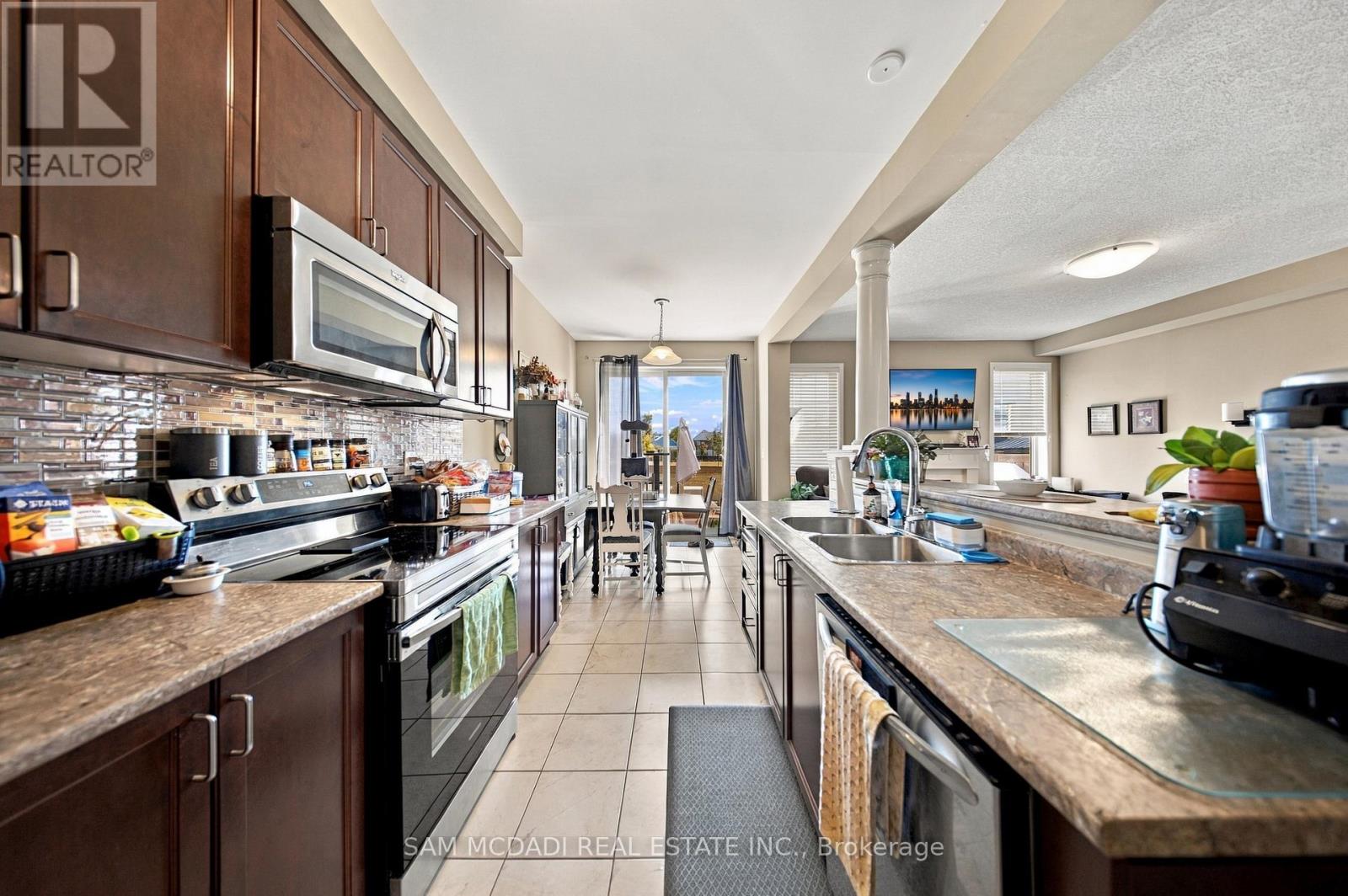 8 CELANO DRIVE, Hamilton (Waterdown) — photo 11