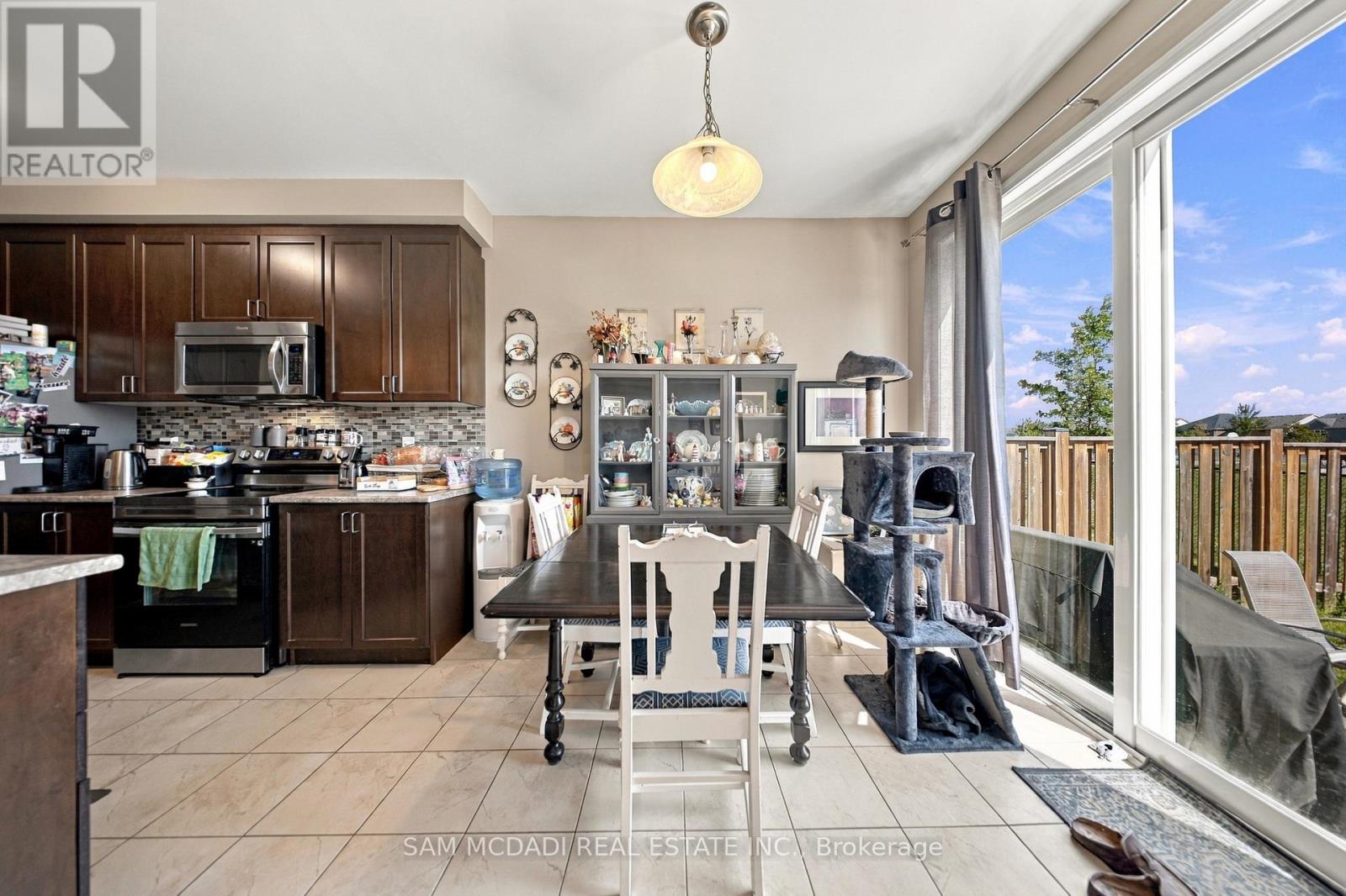 8 CELANO DRIVE, Hamilton (Waterdown) — photo 12