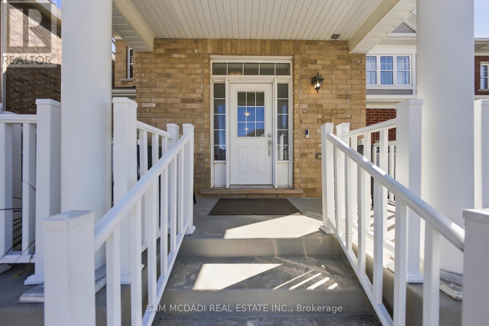 8 CELANO DRIVE, Hamilton (Waterdown) — photo 2