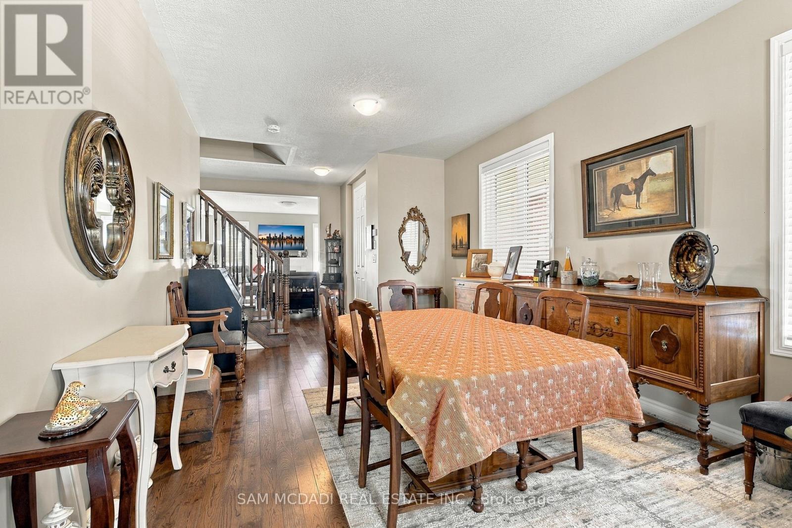 8 CELANO DRIVE, Hamilton (Waterdown) — photo 4