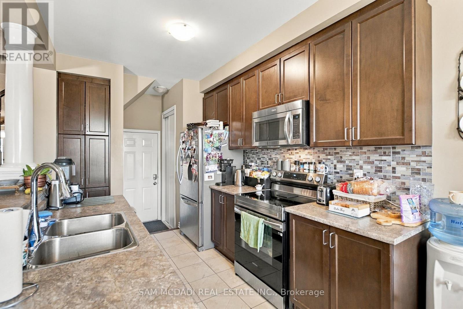 8 CELANO DRIVE, Hamilton (Waterdown) — photo 9