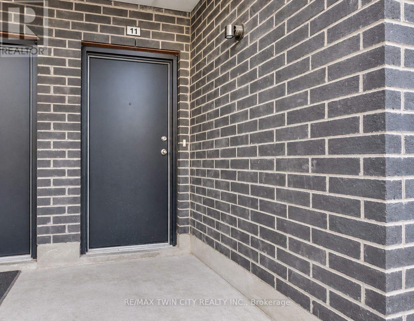 11 - 235 CHAPEL HILL DRIVE, Kitchener