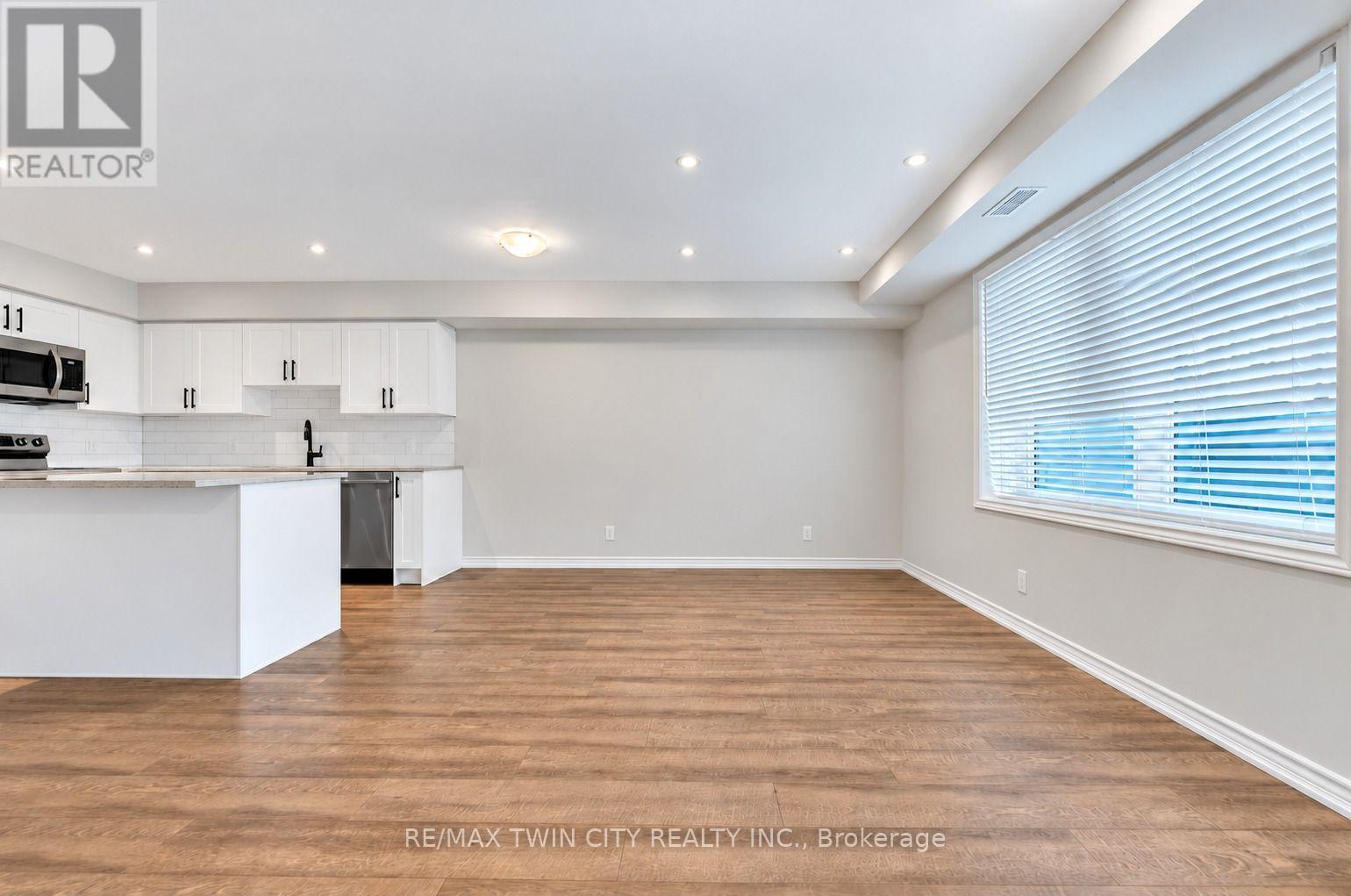 11 - 235 CHAPEL HILL DRIVE, Kitchener — photo 2