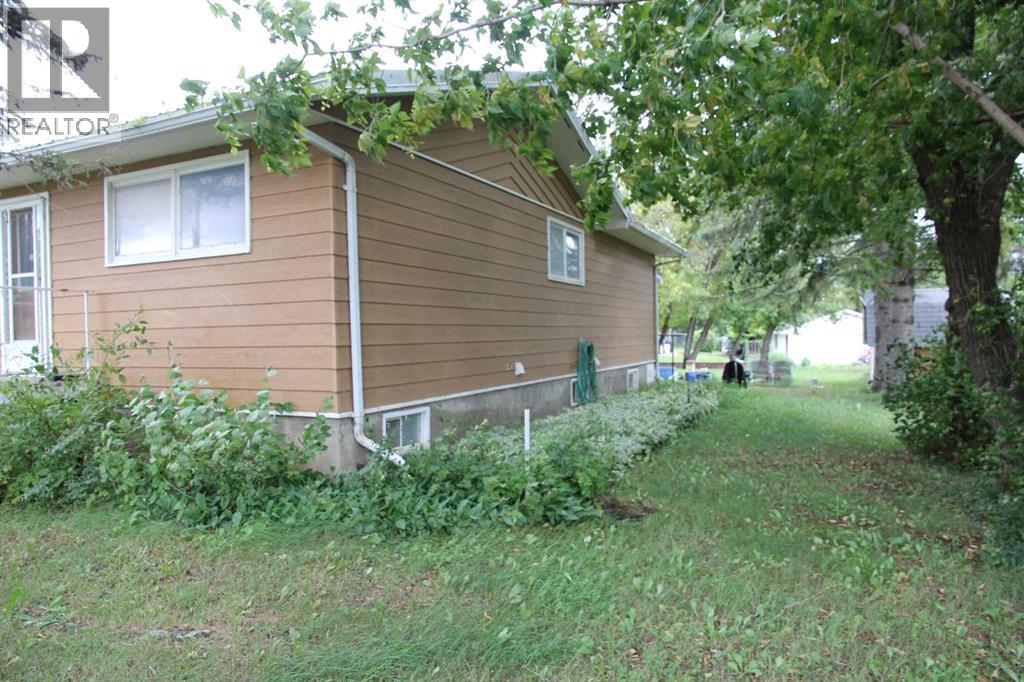119 4 Street E, Maidstone — photo 3