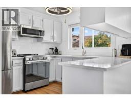 4pc Bathroom - 63 Beaconsfield Way Nw, Calgary, AB T3K1W9 Photo 13
