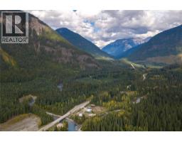 6950 Trans Canada Highway E, Revelstoke, BC V0E2S0 Photo 10