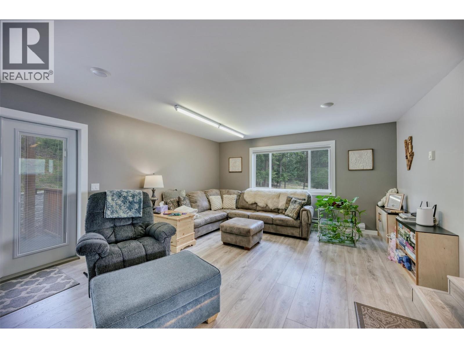 1845 Hulme Creek Road - Image 23