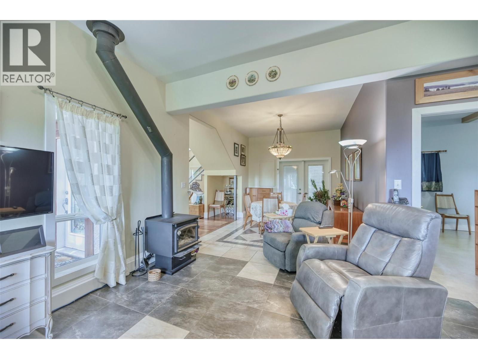 1845 Hulme Creek Road - Image 12