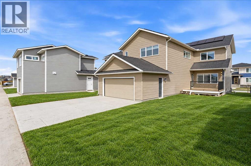 2765 Baywater Landing SW, Airdrie, Alberta, T4B5K6 — thumbnail 3