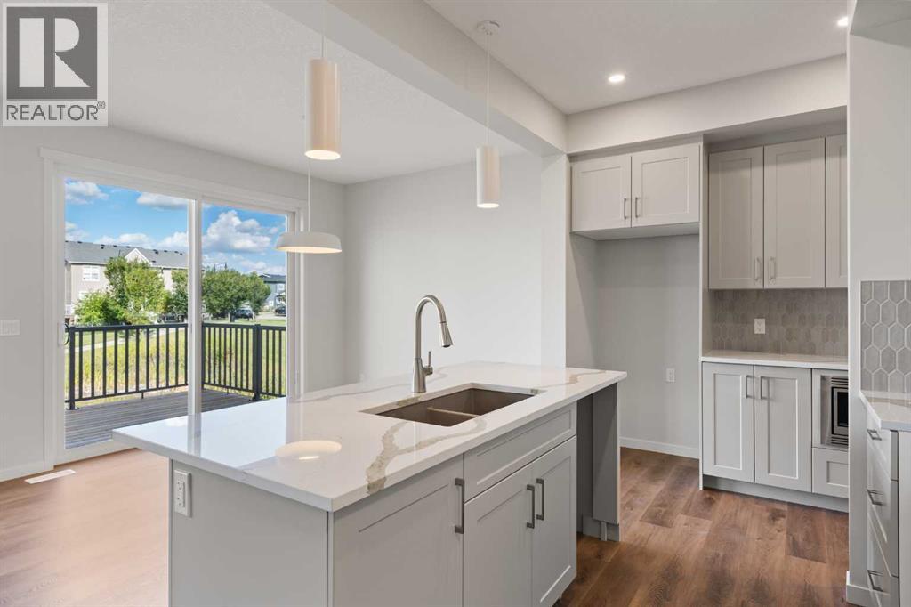 308 Montrose Crescent SE - photo 3