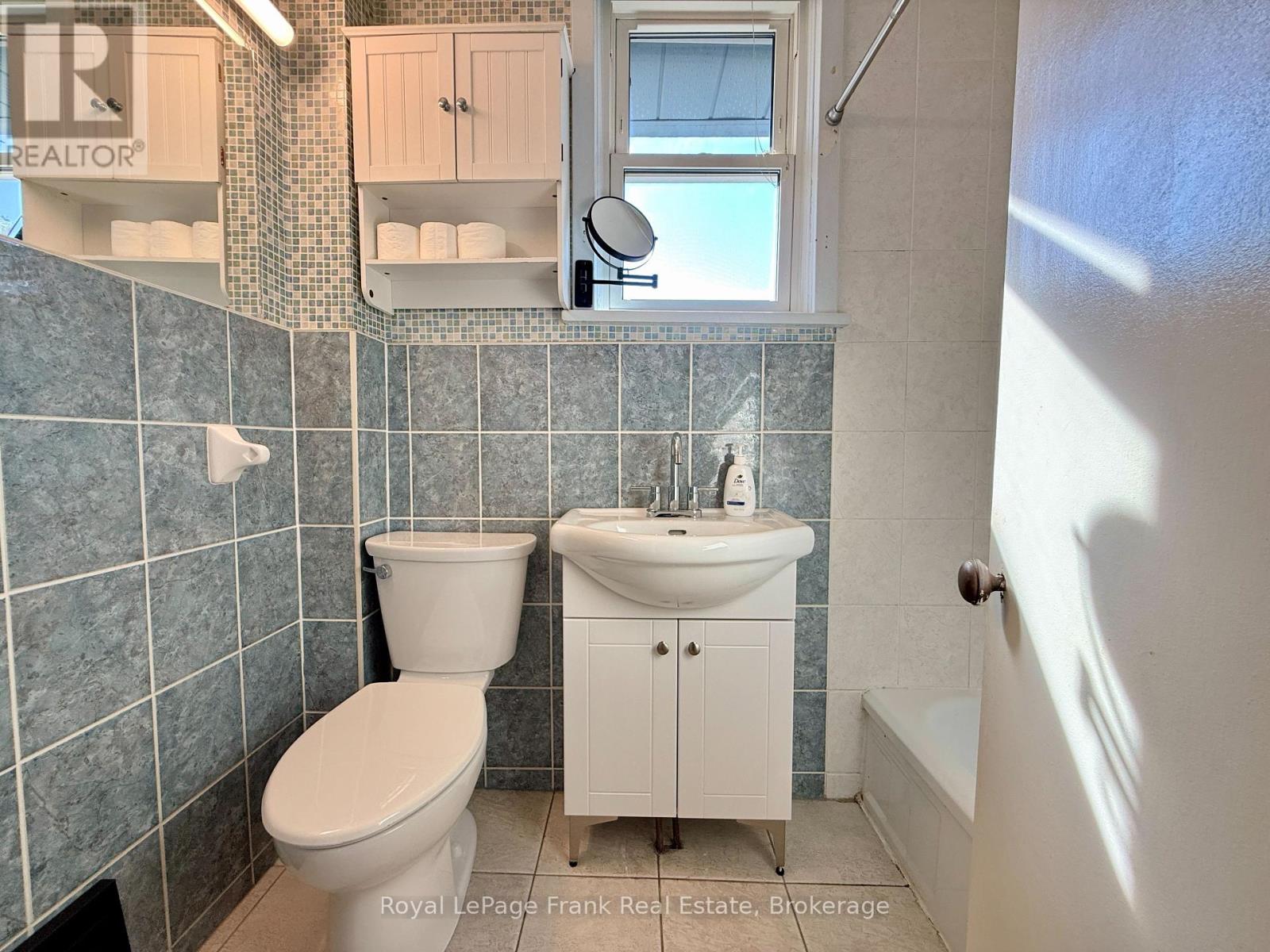 672 ROMAINE STREET - 16