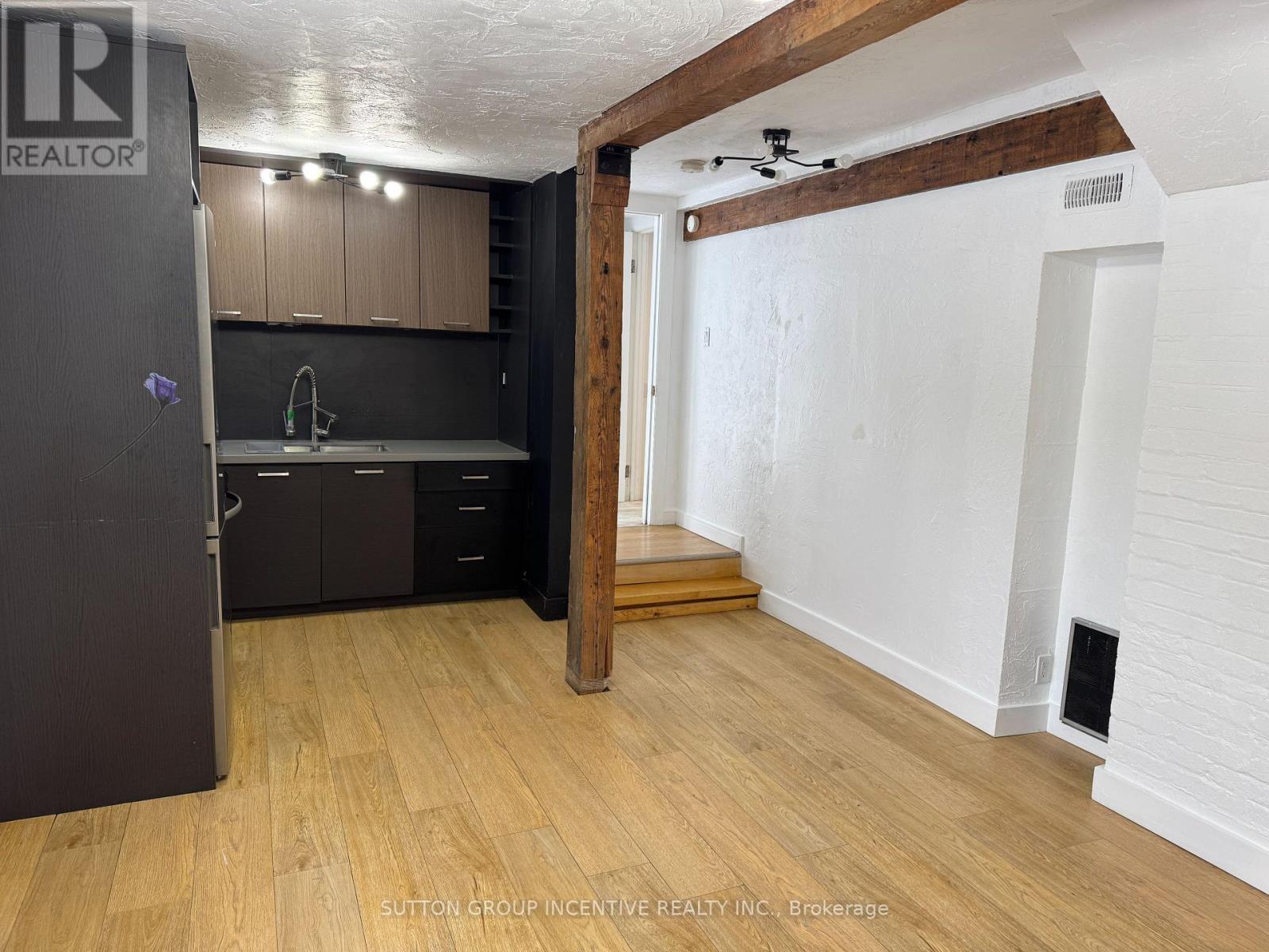 Photo of 233 Ellerslie Avenue