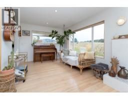 Kitchen - 2105 Straitsview Rd, Central Saanich, BC V0S1A0 Photo 13