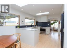 2105 Straitsview Rd, Central Saanich, BC V0S1A0 Photo 19