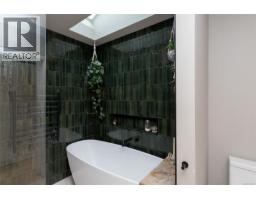 2105 Straitsview Rd, Central Saanich, BC V0S1A0 Photo 30