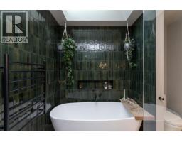 2105 Straitsview Rd, Central Saanich, BC V0S1A0 Photo 31