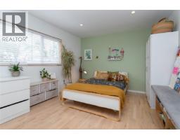 2105 Straitsview Rd, Central Saanich, BC V0S1A0 Photo 35