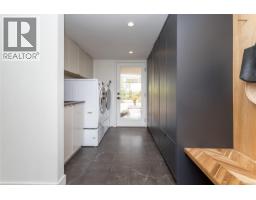 2105 Straitsview Rd, Central Saanich, BC V0S1A0 Photo 37