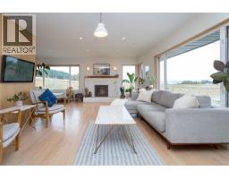 Bathroom - 2105 Straitsview Rd, Central Saanich, BC V0S1A0 Photo 9